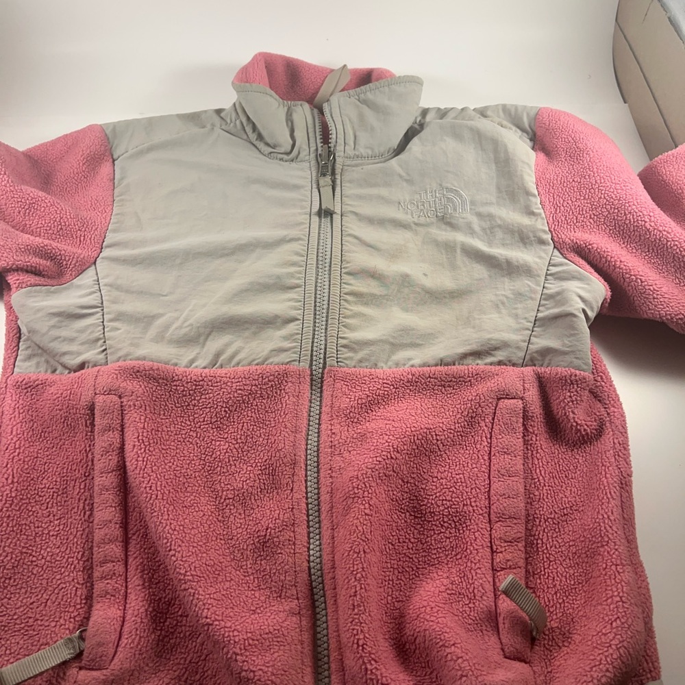 The North Face Pink and Gray Denali Jacket Good Condition
Size is small petite